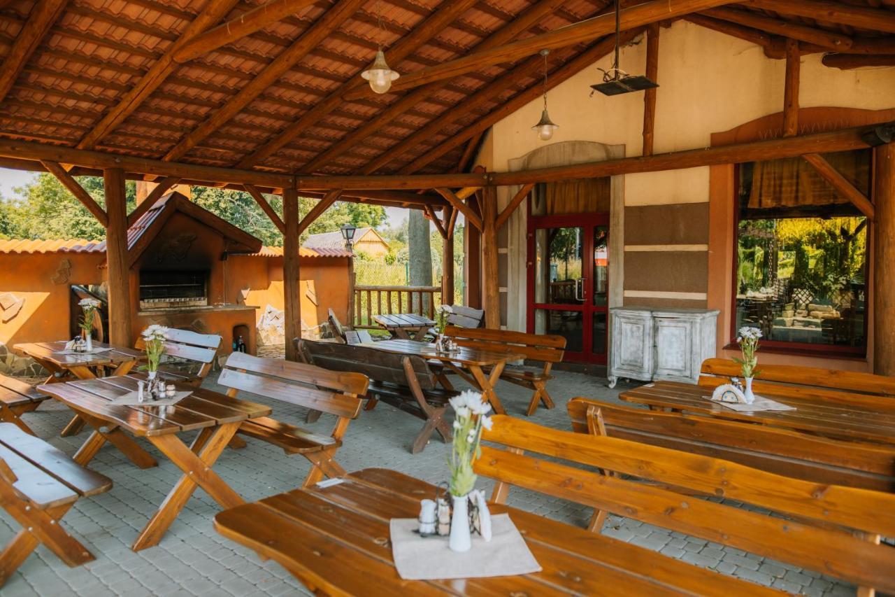 Kasztelan Hotel Krosno Ngoại thất bức ảnh