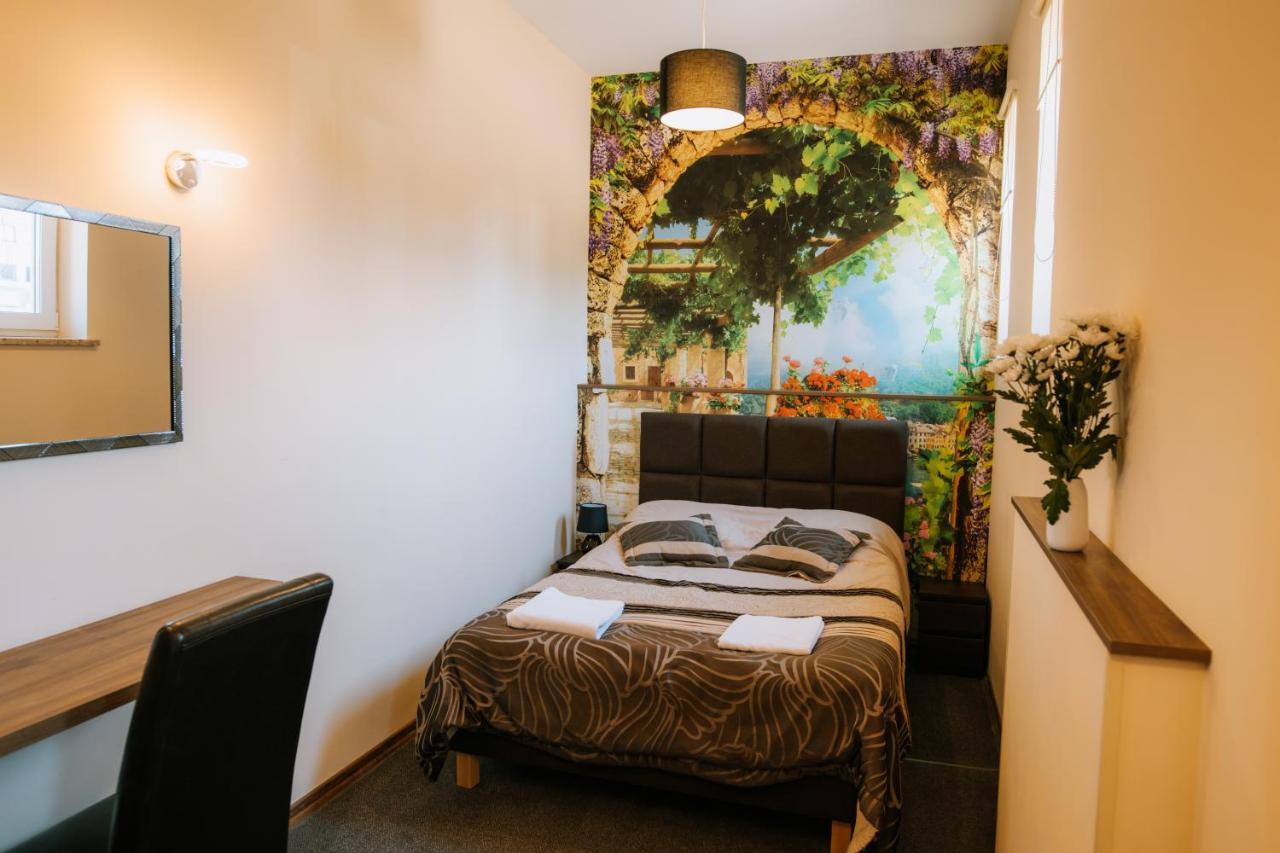 Kasztelan Hotel Krosno Ngoại thất bức ảnh