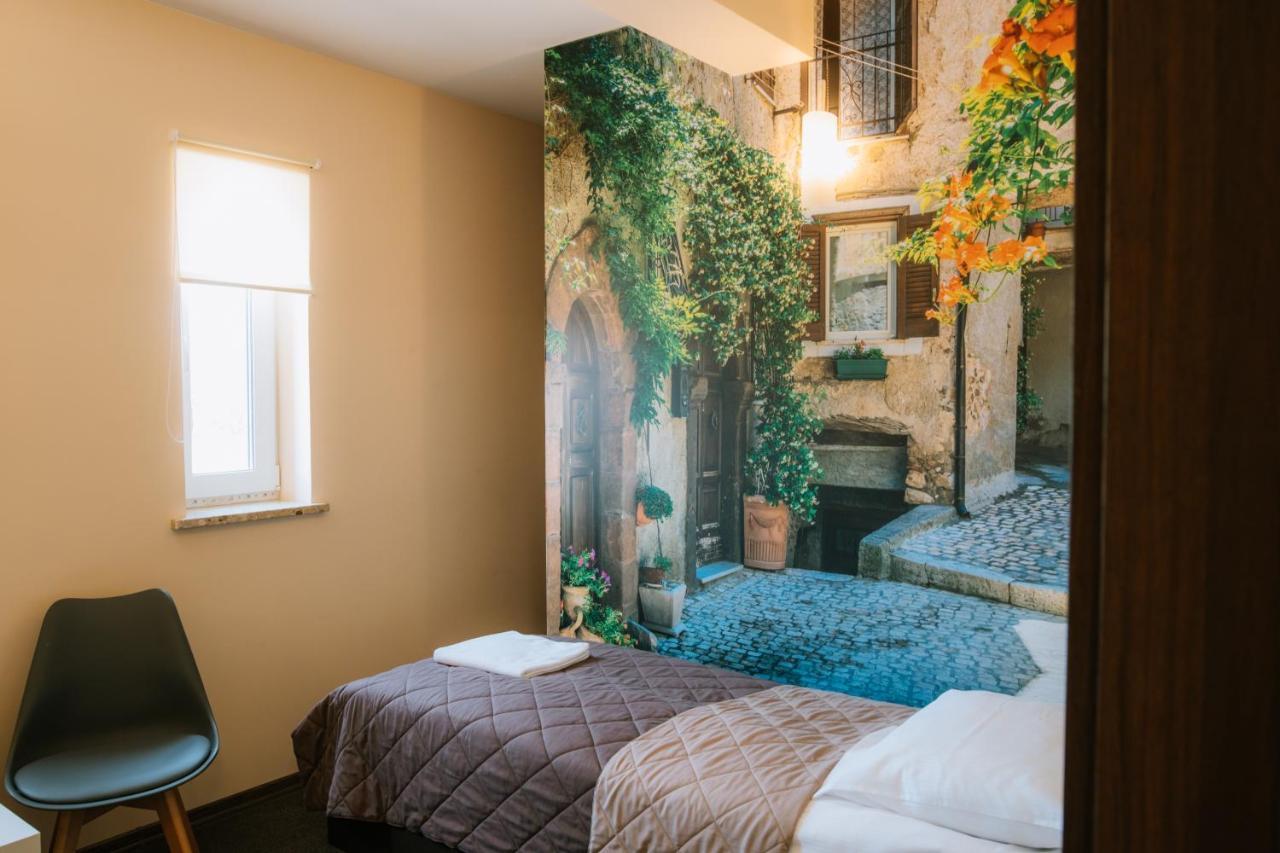 Kasztelan Hotel Krosno Ngoại thất bức ảnh