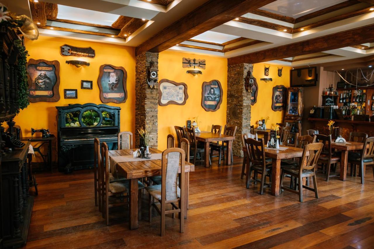 Kasztelan Hotel Krosno Ngoại thất bức ảnh