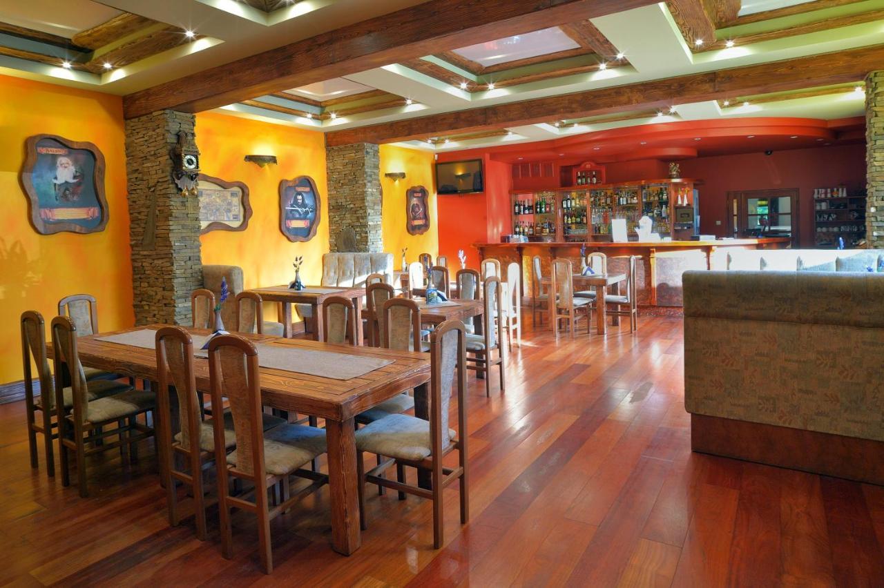 Kasztelan Hotel Krosno Ngoại thất bức ảnh
