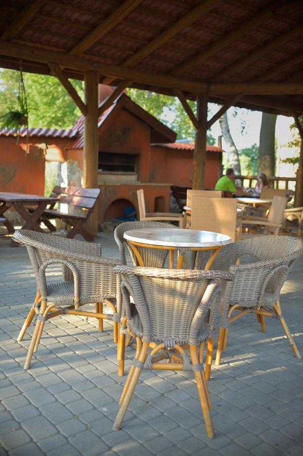 Kasztelan Hotel Krosno Ngoại thất bức ảnh